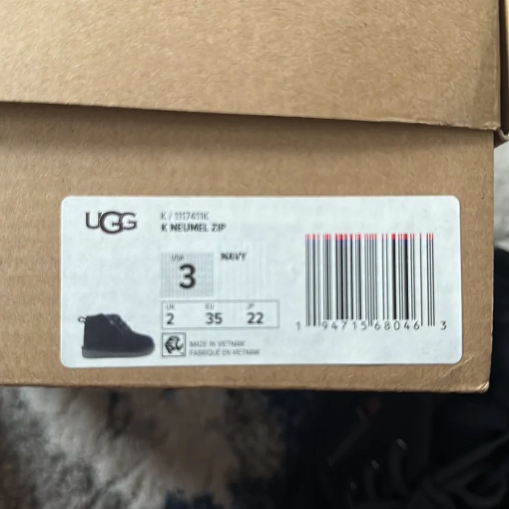 UGG neumel zip